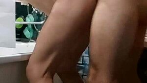 瘦人妻狂深喉吞屌后挨肛自制恋物狂欢