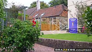 Brazzers巨屌 parody 艾丽克莎·托马斯 艾拉·休斯 帕蒂·米乔瓦和乔迪·埃尔尼尼奥·波拉