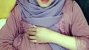 hijab crossdresser masturbates solo... so hot??