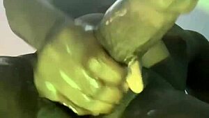 想看大黑屌哥偷溜俱乐部骚舞女进宿舍干吗？