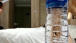 嘿老香港中国亚洲妹子...想看这个小骚货裙下藏啥吗？？