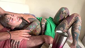 满身纹身凛脱光渴求乳头吸吮深吻舔屌