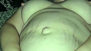 Milf feels waves of pleasure playing soft to cum