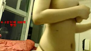 bagel soo teases in sexy strip