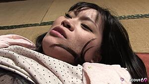 丑胖老头让日本处女嫩妹18+初尝屌