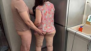 继母抓住继子鸡巴 自制肛交屁股口交