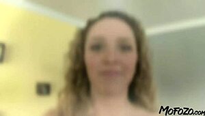 大学妹大奶骑巨屌猛摇晃