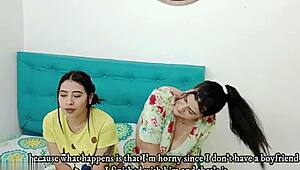 lesbianas cachondas acuerdan follar sus coños con lamidas