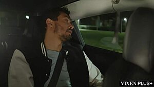 梦幻辣妈Alexis深吞大学生大屌Vixen故事