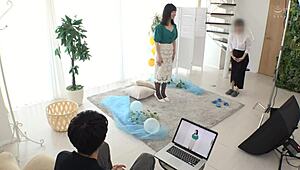 【NTR】纯洁大奶人妻怀孕前摆姿势中出射精