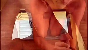 mmm i love slurping this throbbing dick until hot facial cum 😍💦