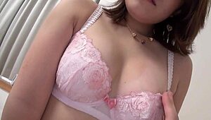 漂亮日本18岁辣妹穿丝袜骑巨屌后入狗爬式肛门大开颜射内射