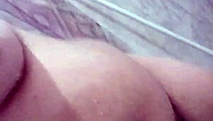 quero sua porra quente escorrendo nos meus peitos enquanto fodo com dildo 😘💦