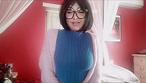 Chantal squirts wildly with her new sex toy