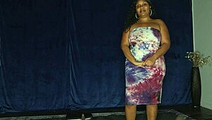 Thick ebony babe mounts sybian machine first time as vibrator juices her pussy to wild orgasms