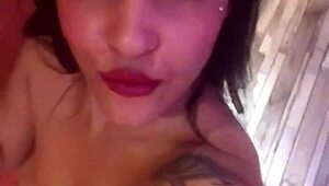 come watch my juicy pussy flashing and teasing just for you