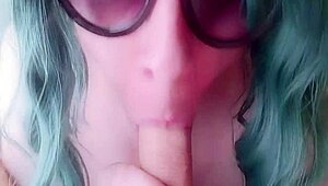 who wants to watch me cum deep in this mommy's mouth for a huge liquid lunch swallow?!