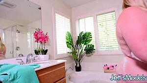 ohh god i'm chunky blonde bbw luna storm... wankin wet in bathtub with my huge natural tits jigglin