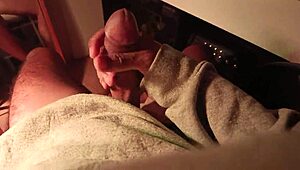 肌肉猛男穿毛衣内裤撸巨屌狂呻吟