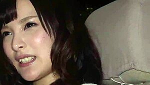 嘿，娇小18岁日妹想在车里振动棒高潮喷水吗？