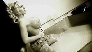 😍 savannah gold's big tits bounce in food fuck frenzy!