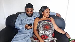 邀朋友来享用免费熟女温暖骚屄在家温馨干