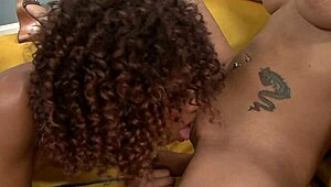 布鲁克班纳巨乳自然奶狂野女上位弹跳