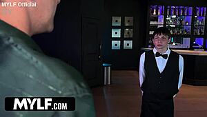 SHARING THIS FREEUSE MILF AT THE RESTAURANT DESK!