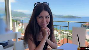 公共经纪人采访瘦高Katty West户外高跟鞋狂干