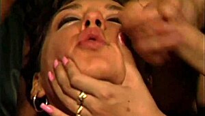 客厅四人行大屌摧毁屁眼深喉双肛狂干