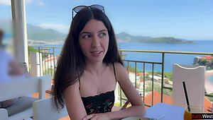 公共经纪人采访瘦高Katty West户外高跟鞋狂干