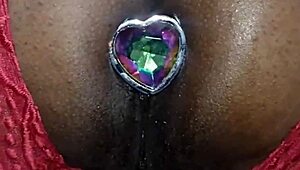 Puta rams fat cock deep in her tight anal hole now!