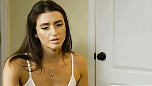 Stepdaughter's Tongue Dives Into Stepmom's Pussy While Dad's Gone