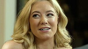 Whoa, lesbian teen 18+ stepdaughter fingers redhead stepmom's big tits pussy! 👅💦🔥