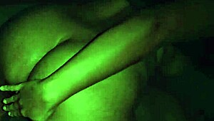 出轨人妻床上狂求男友大屌胜老公