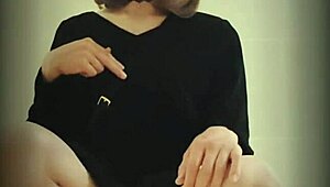 可爱亚洲人妖户外撸巨屌手淫爆射