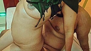 出轨人妻床上狂求男友大屌胜老公