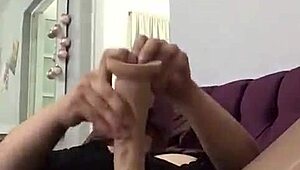 mature babe fingers herself to ecstasy