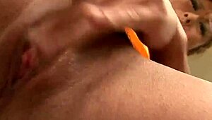 这骚货白须由乃😈光溜骚逼被猛男狂舔!! 无码JAV热辣🔥