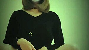 可爱亚洲人妖户外撸巨屌手淫爆射