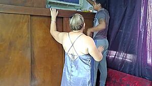 damn that tech guy packing huge cock for mommy 😩🍆💦