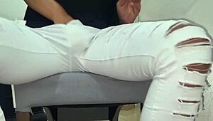 annusalo e succhialo guarda come sborro forte apri la bocca che ti riempio la gola di sborra