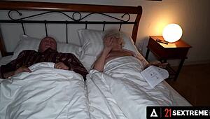 饥渴老奶奶出轨老公硬屌撑爆毛老屄