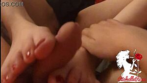 amateur milf richelle rose teases with sexy footjob joi 😍👣💦