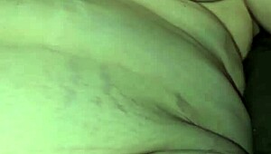 i'm dying to lick her milf pussy and taste that juice!