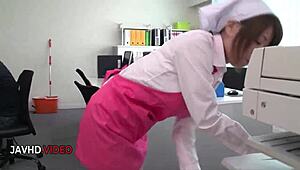 秋野千寻办公室女郎激烈口交中出