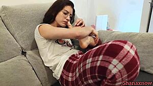 that foot fetish brunette girlfriend shanaxnow sucks toes early morning in bed