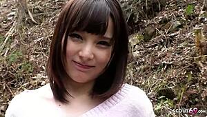 娇小日本妹被老男人诱惑首次POV口交颜射