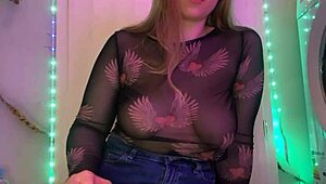 whoa that big dildo wrecks her pussy till she squirts cum everywhere