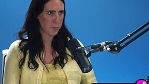 Beautiful Pornstar Milf Cadence Lux Fingers Pussy in Passionate Naked Masturbation